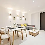Champs Elysée Arc de Triomphe 2 Bedroom Apartment NetFlix